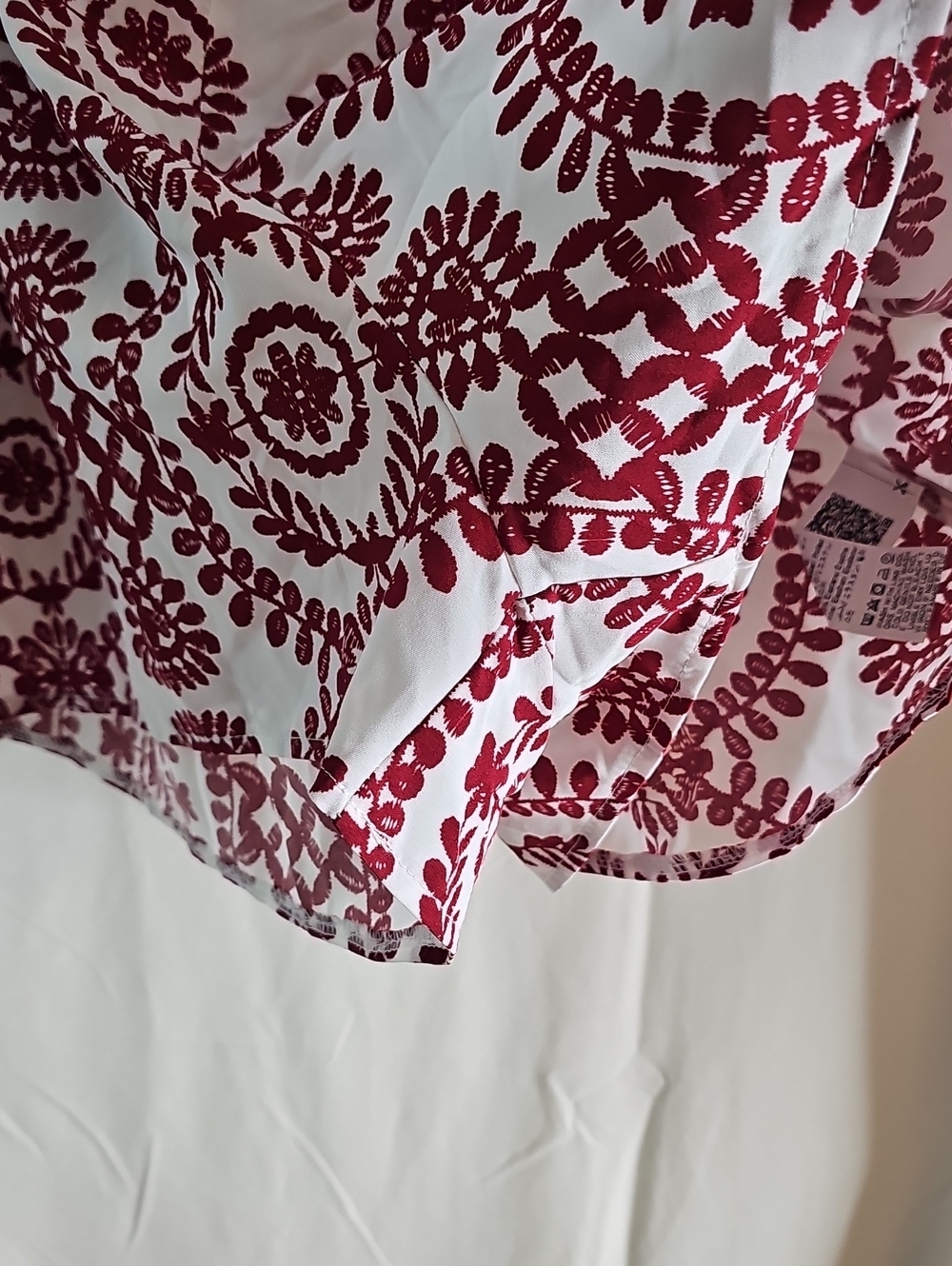 White and Burgundy Patterned Puff Sleeve Short Jumper - Picture 4 of 7